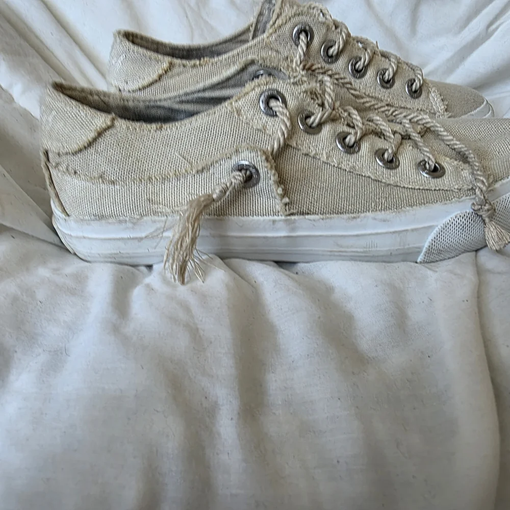 Blowfish Neutral Beige Canvas Rope-Lace Sneakers